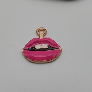 retro IT girl lip necklace pendant‎
